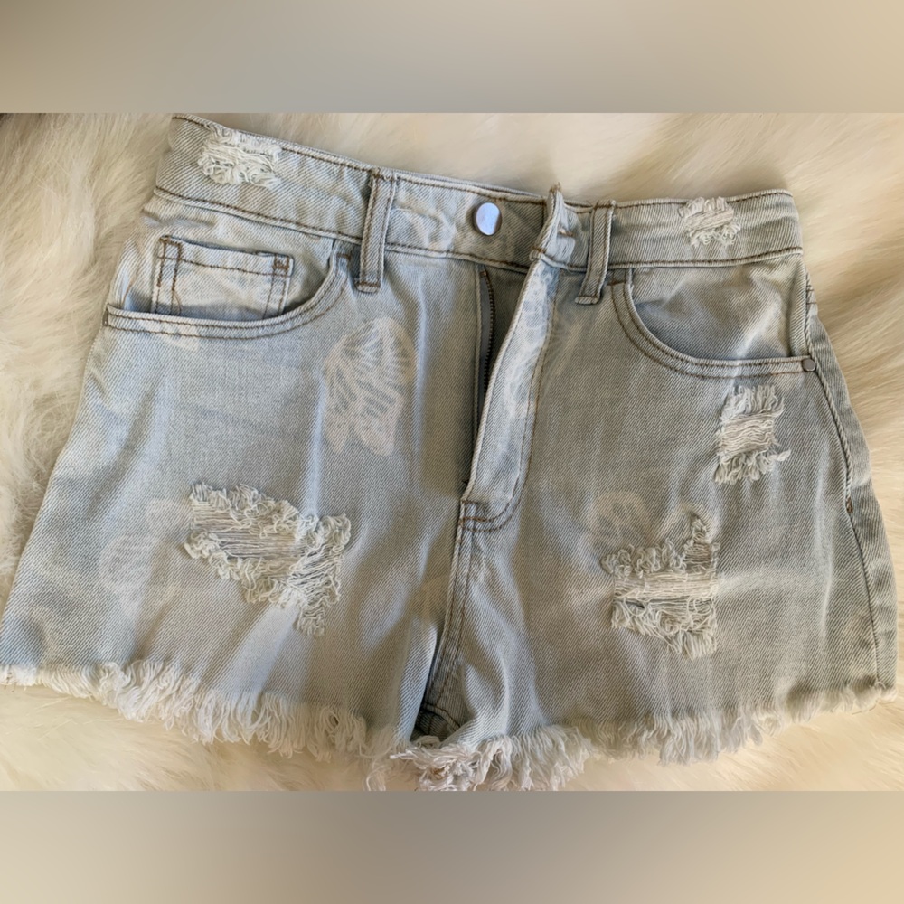 Material Girl Junior’s Light Wash Jean Shorts SIZE 5 NWOT